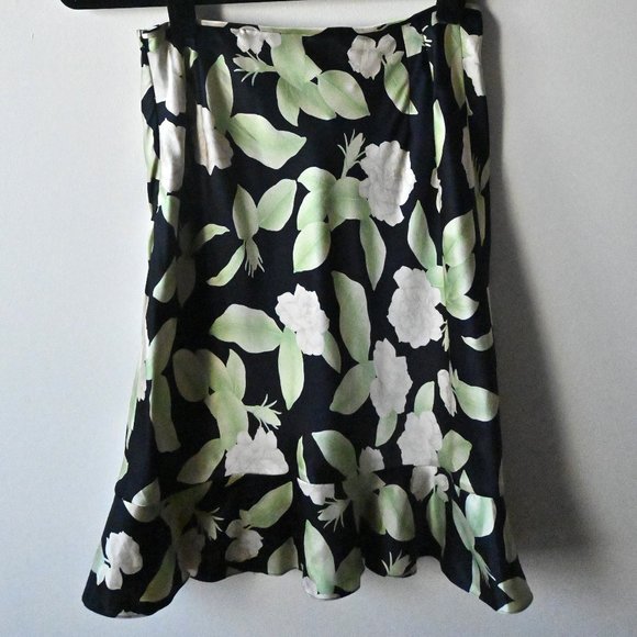 [SOLD] Tuleh Silk Floral Skirt - Picture 6 of 10